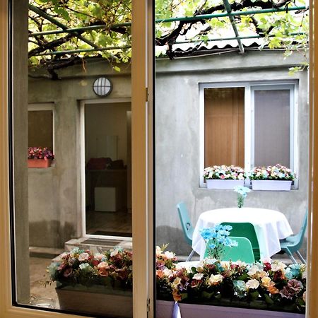 Albert House Hotel And Tours Yerevan Exterior photo