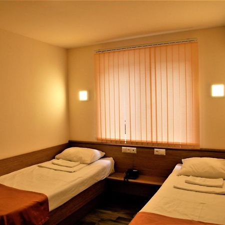 Albert House Hotel And Tours Yerevan Exterior photo