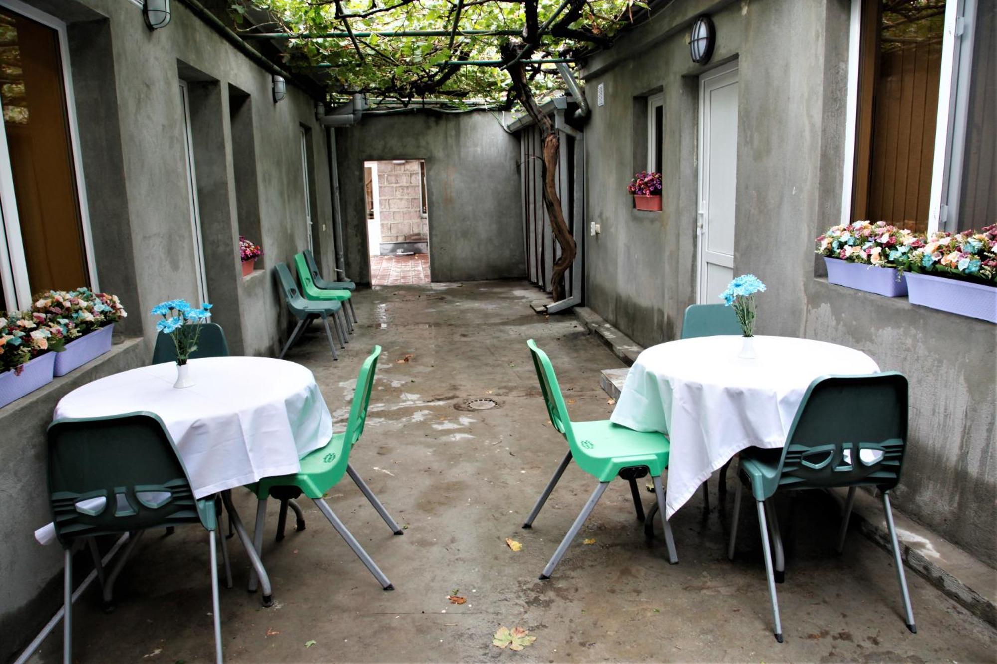 Albert House Hotel And Tours Yerevan Exterior photo