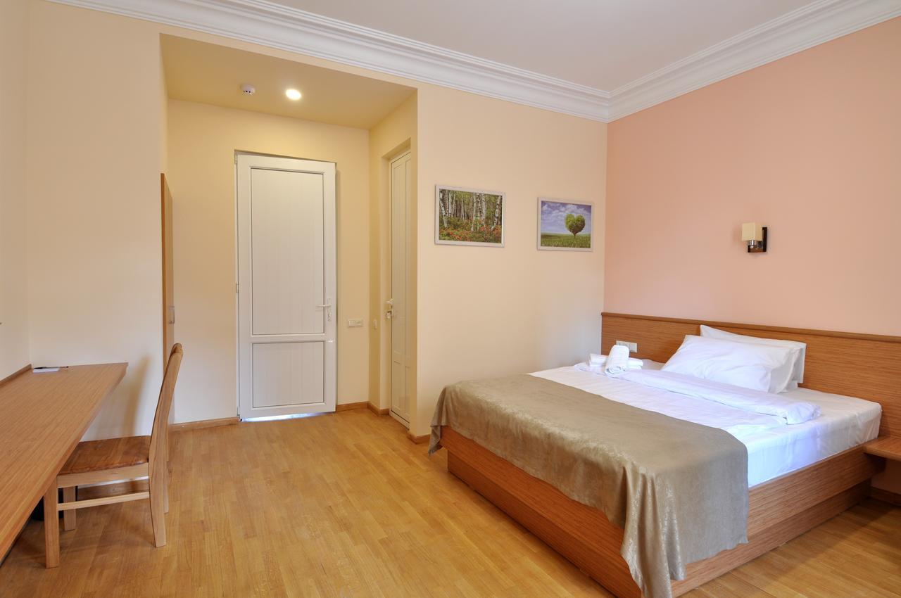 Albert House Hotel And Tours Yerevan Exterior photo