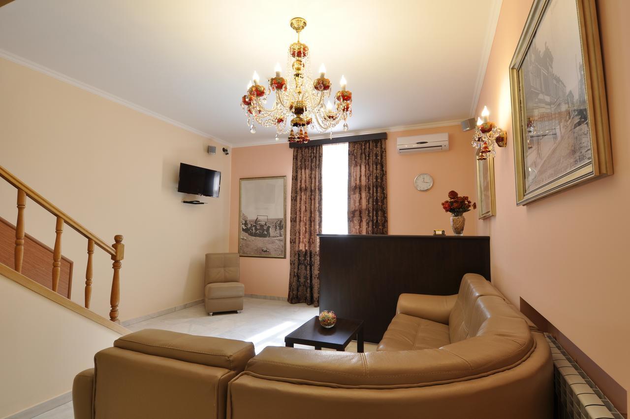 Albert House Hotel And Tours Yerevan Exterior photo
