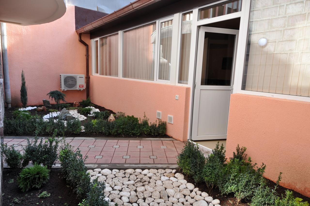 Albert House Hotel And Tours Yerevan Exterior photo