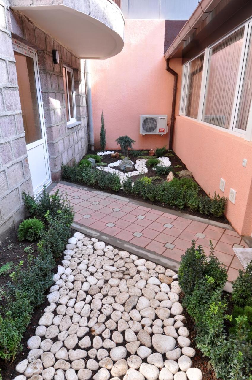 Albert House Hotel And Tours Yerevan Exterior photo