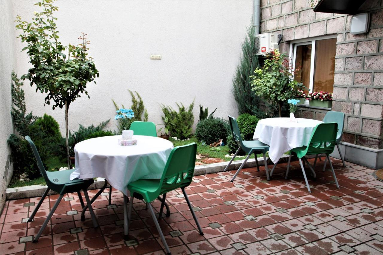 Albert House Hotel And Tours Yerevan Exterior photo