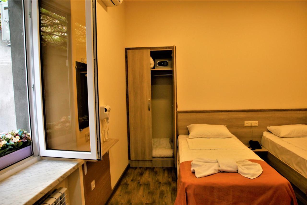 Albert House Hotel And Tours Yerevan Exterior photo
