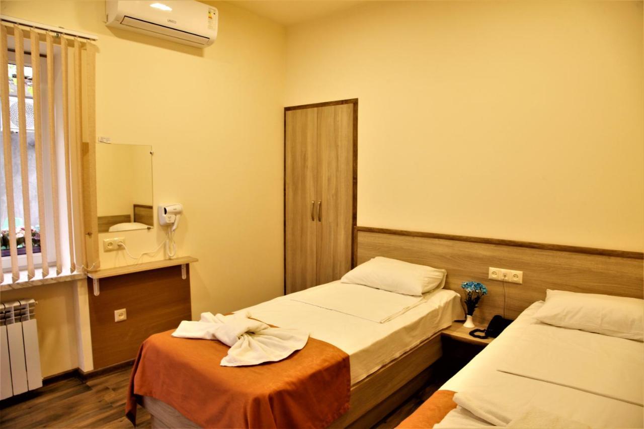Albert House Hotel And Tours Yerevan Exterior photo